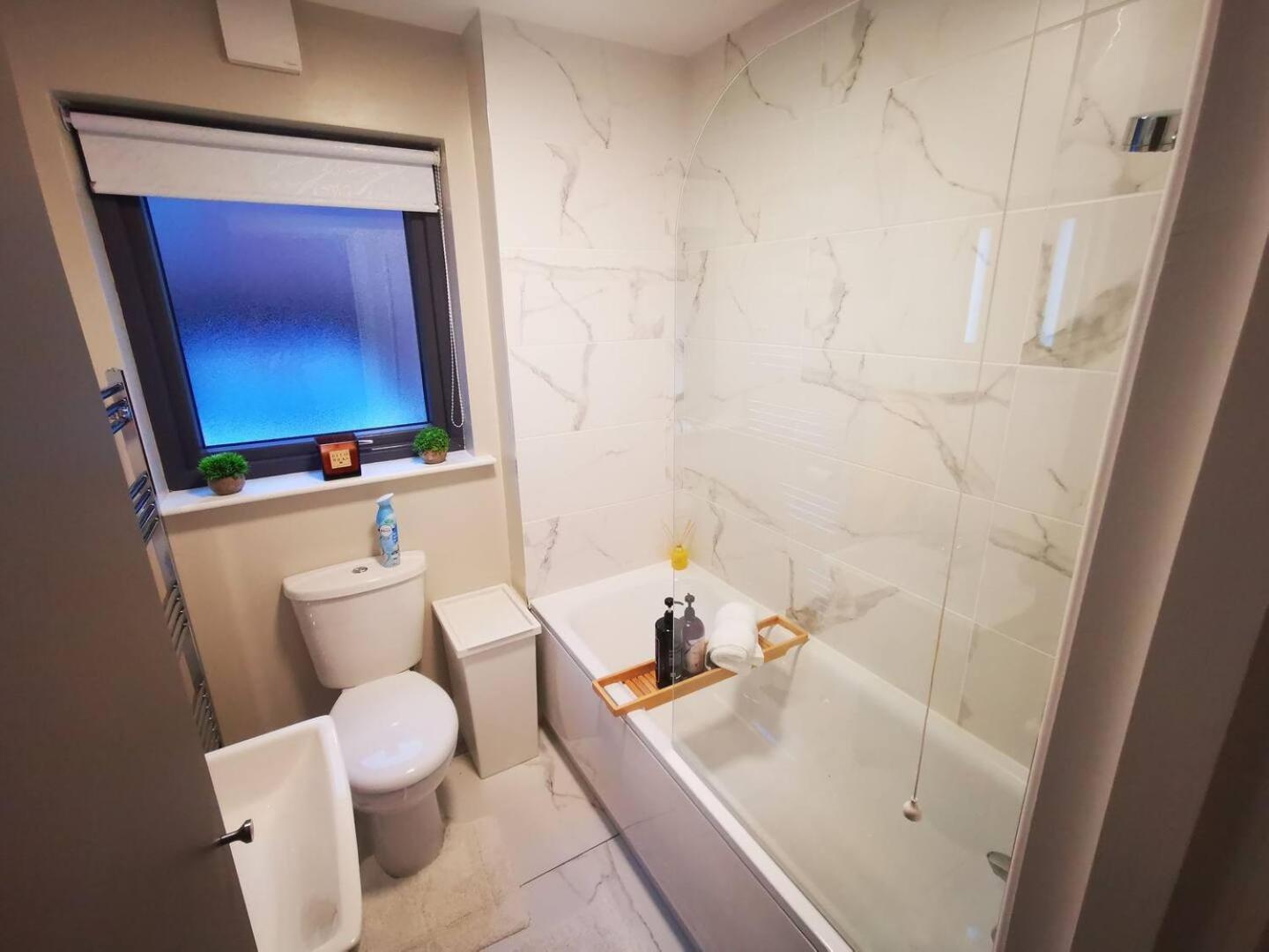 Belfast Central 2 Bedroom Luxurious Modern Stay Bagian luar foto