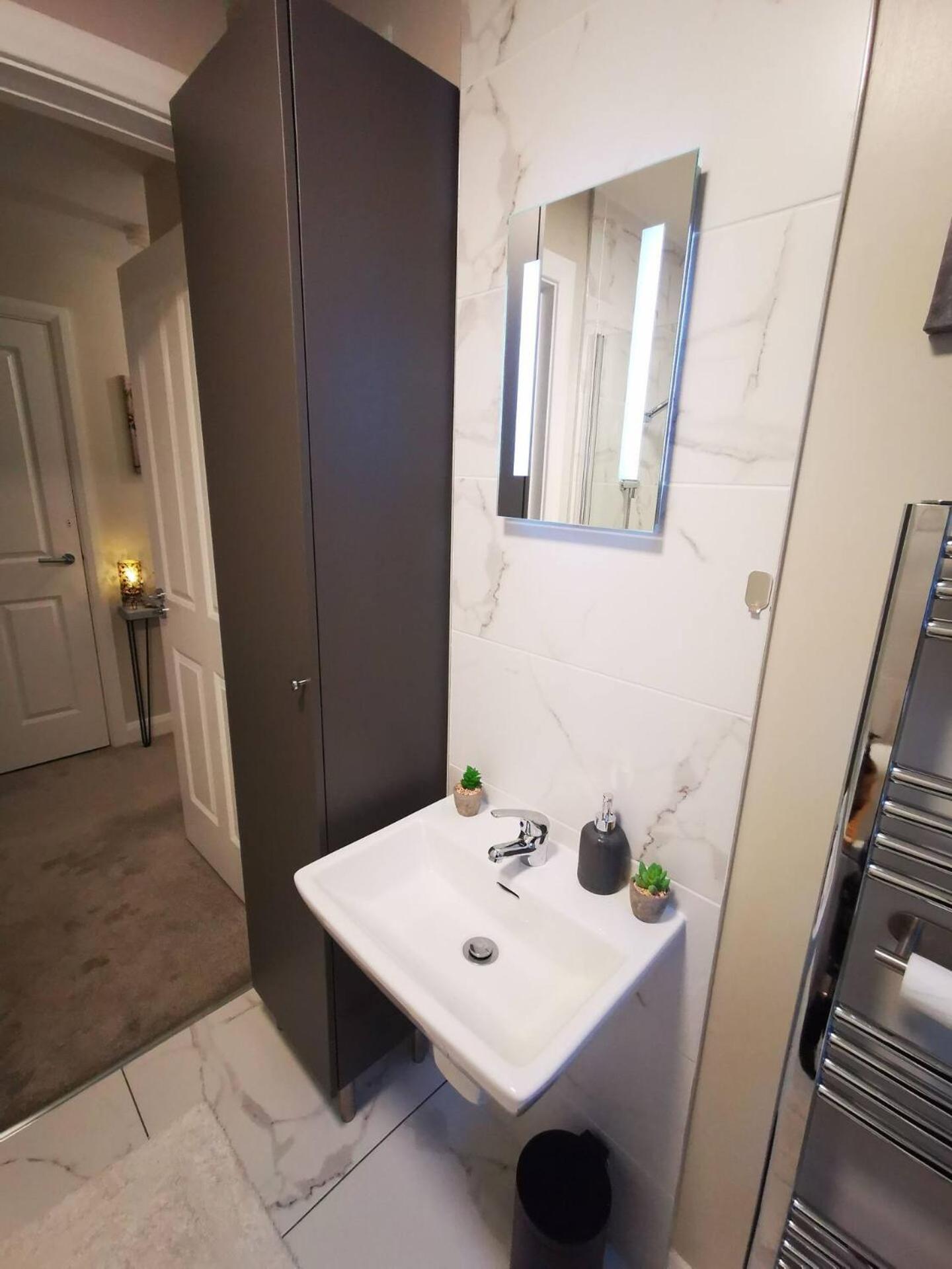 Belfast Central 2 Bedroom Luxurious Modern Stay Bagian luar foto