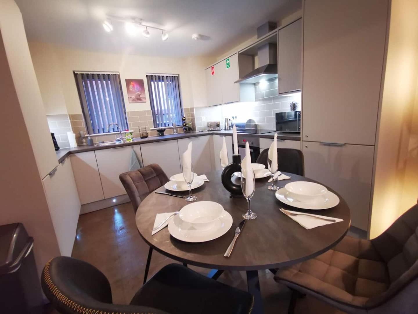 Belfast Central 2 Bedroom Luxurious Modern Stay Bagian luar foto