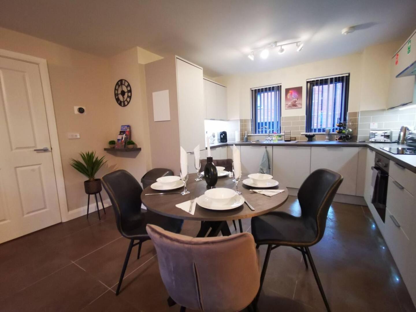 Belfast Central 2 Bedroom Luxurious Modern Stay Bagian luar foto
