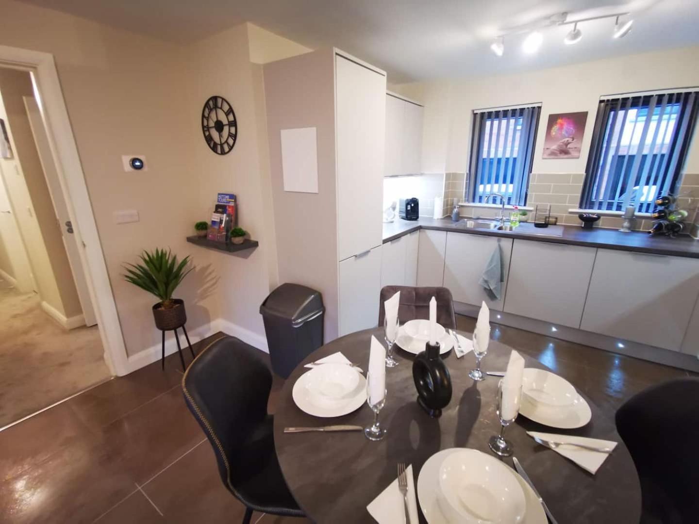 Belfast Central 2 Bedroom Luxurious Modern Stay Bagian luar foto