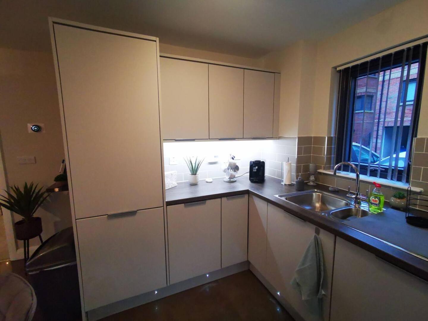 Belfast Central 2 Bedroom Luxurious Modern Stay Bagian luar foto